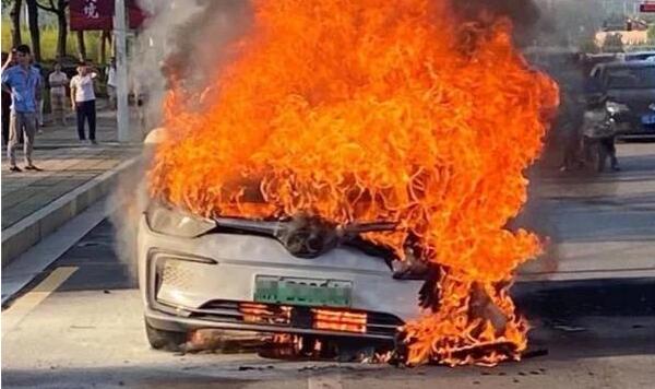 電動(dòng)汽車安全嗎？會(huì)不會(huì)自燃嗎？